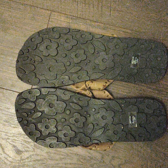 Fossil "What Vintage are You" Thong Sandals - Picture 4 of 6
